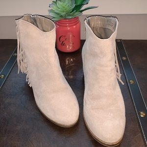 Mudd Hidden Wedge Fringe Ankle booties